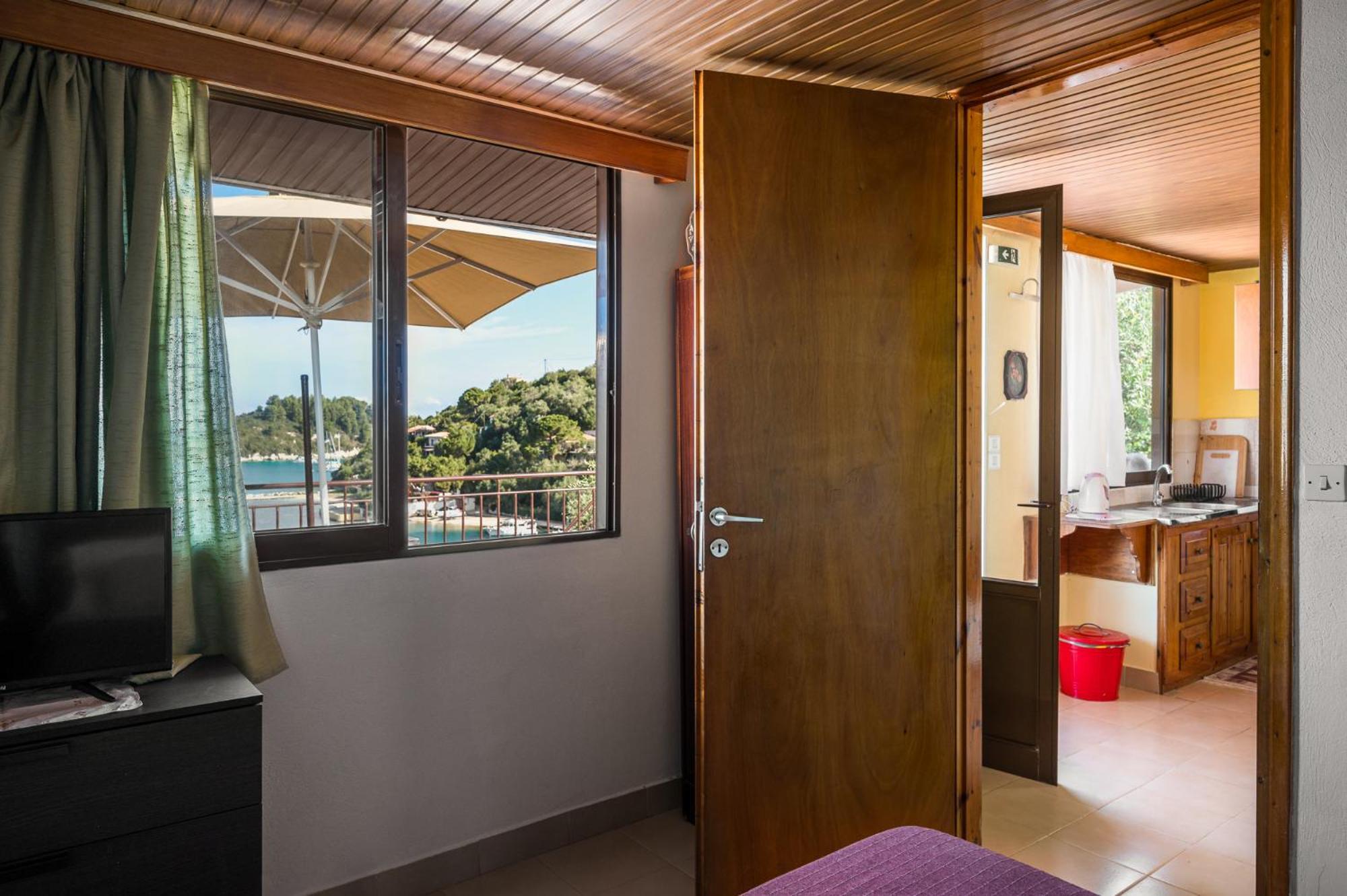 Agaloula Centrally Located Apartments, Lakka Luaran gambar